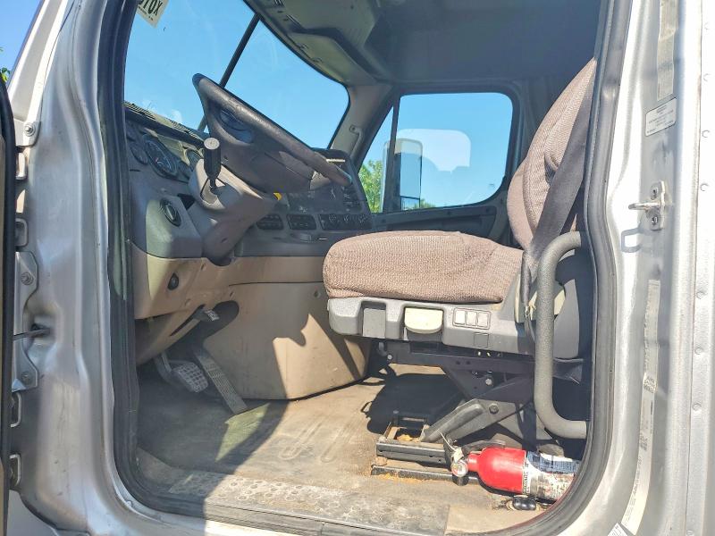 2015 Freightliner Cascadia 125 მანქანა იყიდება აუქციონზე, vin: 3AKJGLD53FSGK2879, აუქციონის ნომერი: 65894116