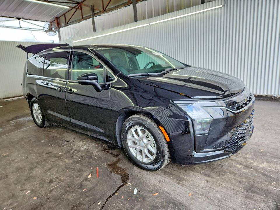 Продажа на аукционе авто 2027 Chrysler Pacifica, vin: 2C4RC1BG5VR569972, номер лота: 64242396