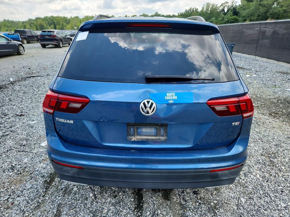 63697456 :رقم المزاد ، 3VV1B7AX0JM028822 vin ، 2018 Volkswagen Tiguan مزاد بيع