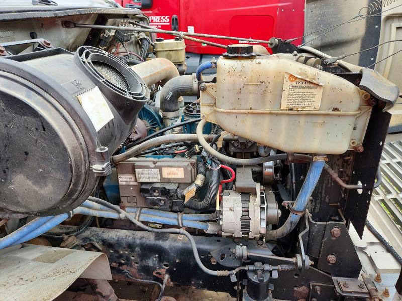 64407556 :رقم المزاد ، 1HTSCABM11H367436 vin ، 2001 International 4000 مزاد بيع