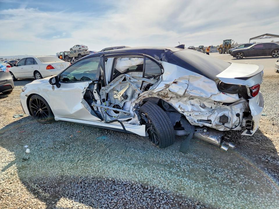 66504176 :رقم المزاد ، 4T1K61AK1NU024722 vin ، 2022 Toyota Camry مزاد بيع