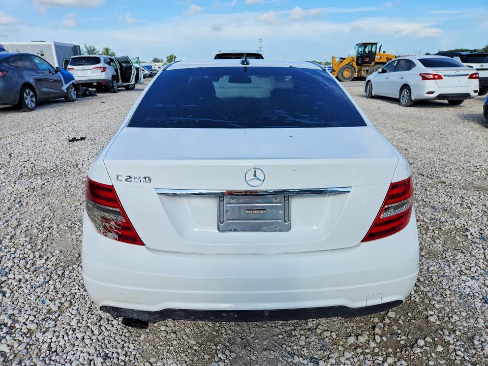 Продажа на аукционе авто 2013 Mercedes-benz C, vin: WDDGF4HB8DR270062, номер лота: 65863046