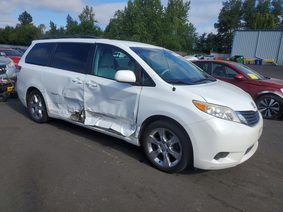 2012 Toyota Sienna მანქანა იყიდება აუქციონზე, vin: 5TDKK3DC7CS219337, აუქციონის ნომერი: 64199556