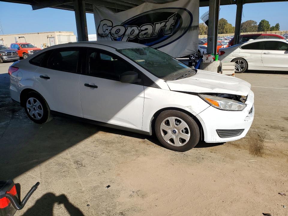 2015 Ford Focus მანქანა იყიდება აუქციონზე, vin: 1FADP3E26FL306643, აუქციონის ნომერი: 63257066