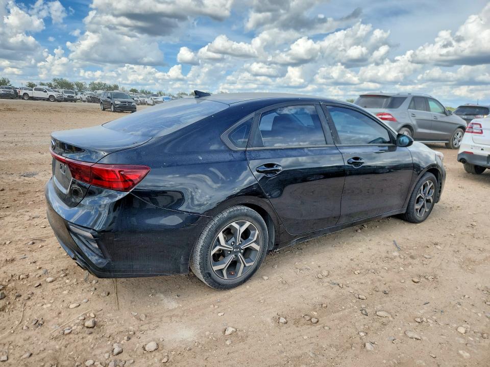 2020 Kia Forte მანქანა იყიდება აუქციონზე, vin: 3KPF24AD1LE141023, აუქციონის ნომერი: 64649556
