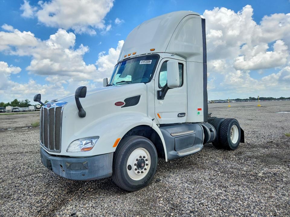 Продаж на аукціоні авто 2016 Peterbilt 579, vin: 1XPBA48X5GD339725, номер лоту: 61972036