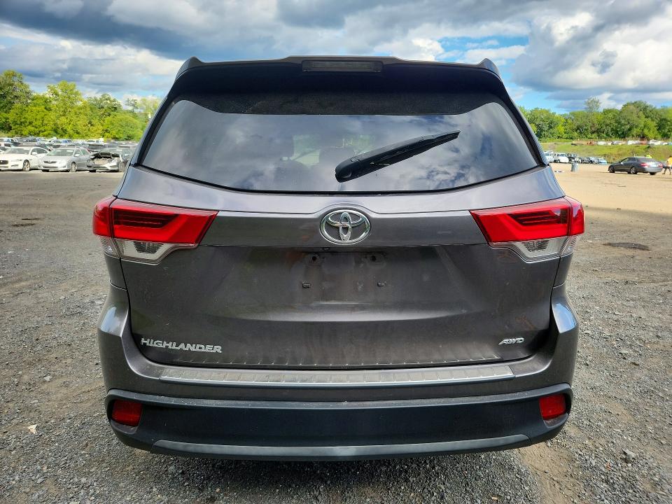Продажа на аукционе авто 2018 Toyota Highlander, vin: 5TDBZRFH5JS804759, номер лота: 66385356