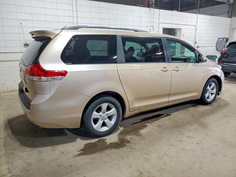 2011 Toyota Sienna მანქანა იყიდება აუქციონზე, vin: 5TDKK3DCXBS062658, აუქციონის ნომერი: 63599696