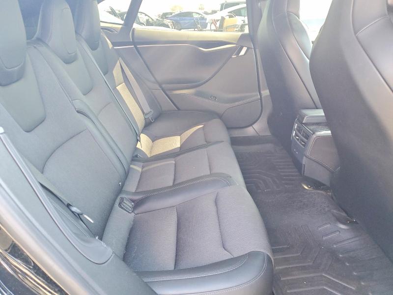 65581706 :رقم المزاد ، 5YJSA1E22JF266757 vin ، 2018 Tesla Model S مزاد بيع