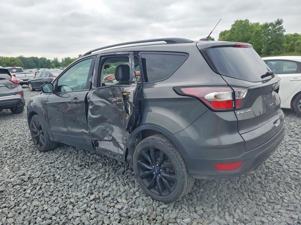 65171846 :رقم المزاد ، 1FMCU0G97HUE32039 vin ، 2017 Ford Escape مزاد بيع