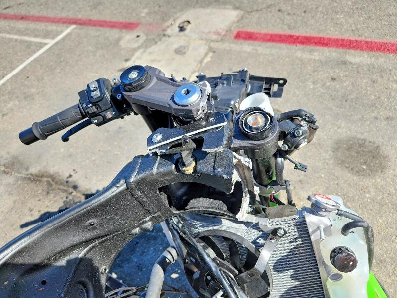 63708266 :رقم المزاد ، JKBZXJK10SA007094 vin ، 2025 Kawasaki Zx636 مزاد بيع