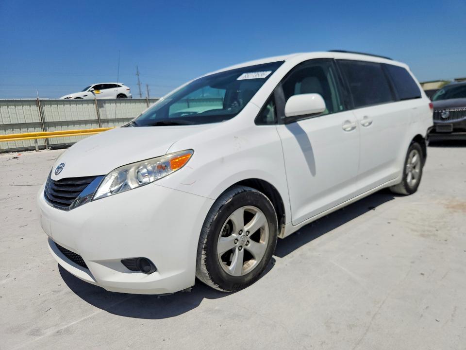 Продажа на аукционе авто 2014 Toyota Sienna, vin: 5TDKK3DC9ES526088, номер лота: 65273636