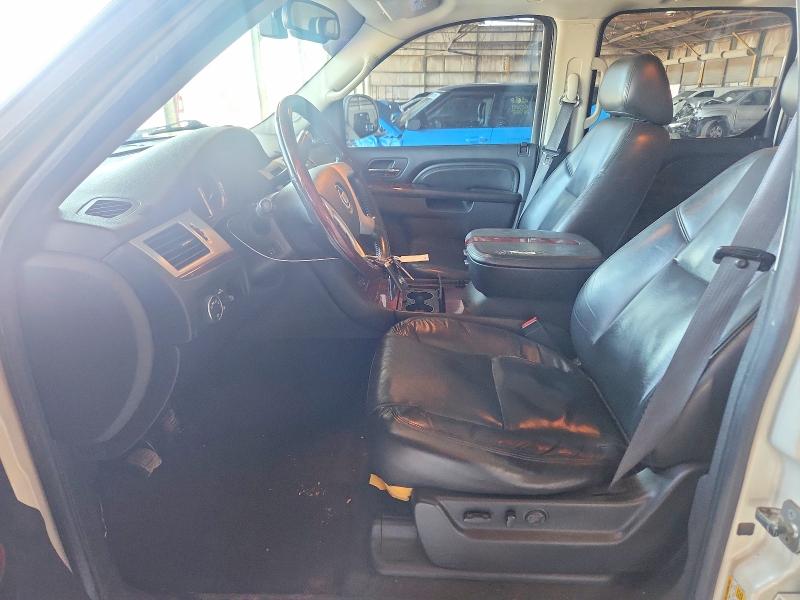 2010 Cadillac Escalade მანქანა იყიდება აუქციონზე, vin: 1GYUKHEF2AR135558, აუქციონის ნომერი: 65750106