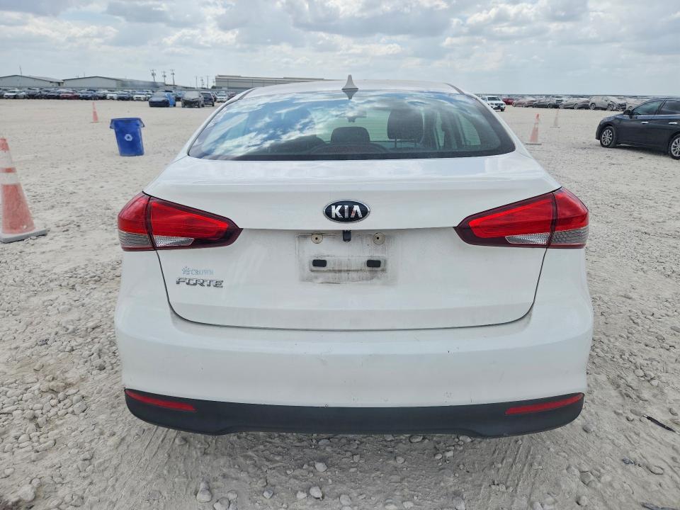 2018 Kia Forte მანქანა იყიდება აუქციონზე, vin: 3KPFK4A7XJE239328, აუქციონის ნომერი: 65175666