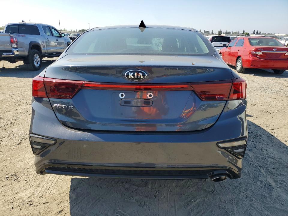 2021 Kia Forte მანქანა იყიდება აუქციონზე, vin: 3KPF24AD4ME306550, აუქციონის ნომერი: 64339486