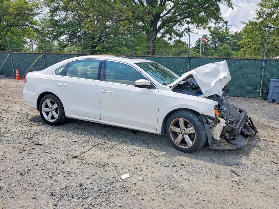64749616 :رقم المزاد ، 1VWBN7A37DC029122 vin ، 2013 Volkswagen Passat مزاد بيع