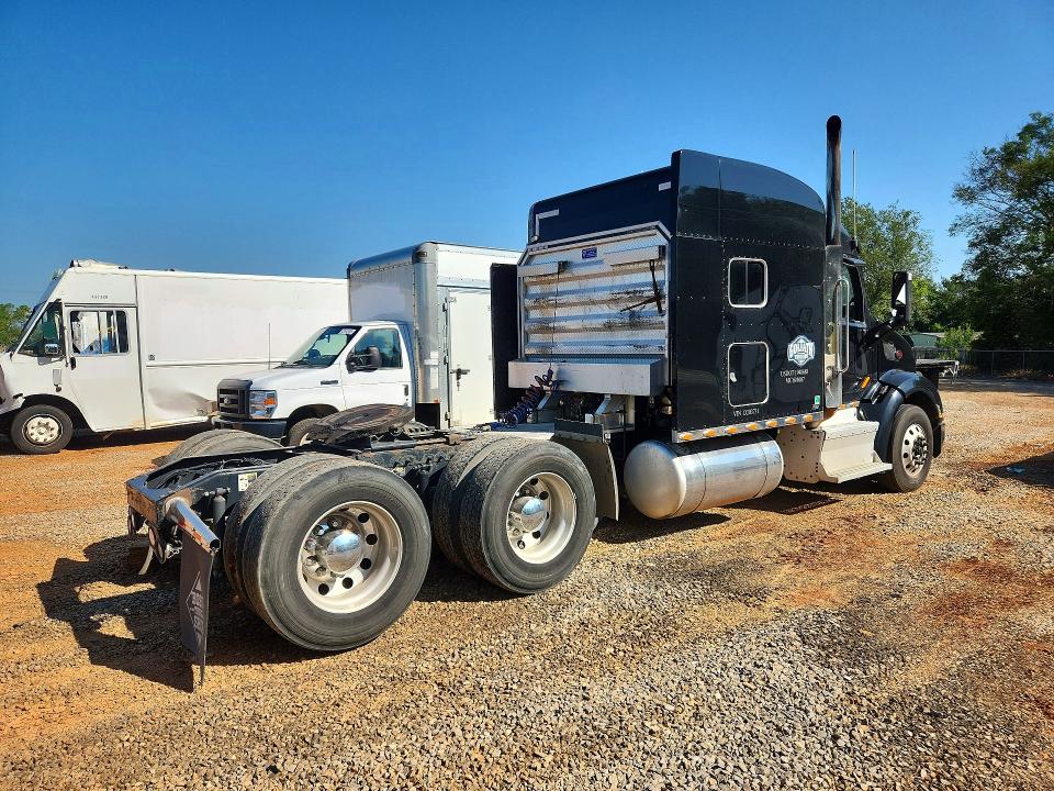 Продажа на аукционе авто 2015 Peterbilt 579, vin: 1XPBD49X5FD203731, номер лота: 66285046