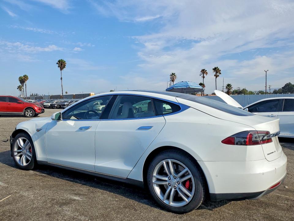 Продажа на аукционе авто 2015 Tesla Model S, vin: 5YJSA1V43FF100935, номер лота: 64907856
