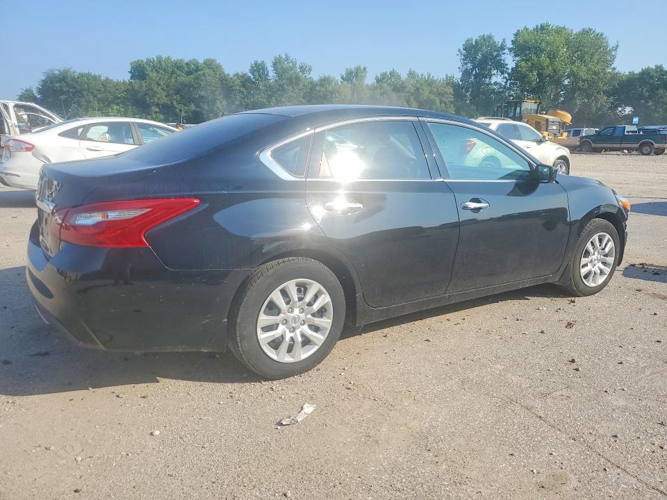 Продажа на аукционе авто 2018 Nissan Altima, vin: 1N4AL3AP8JC166572, номер лота: 63507116