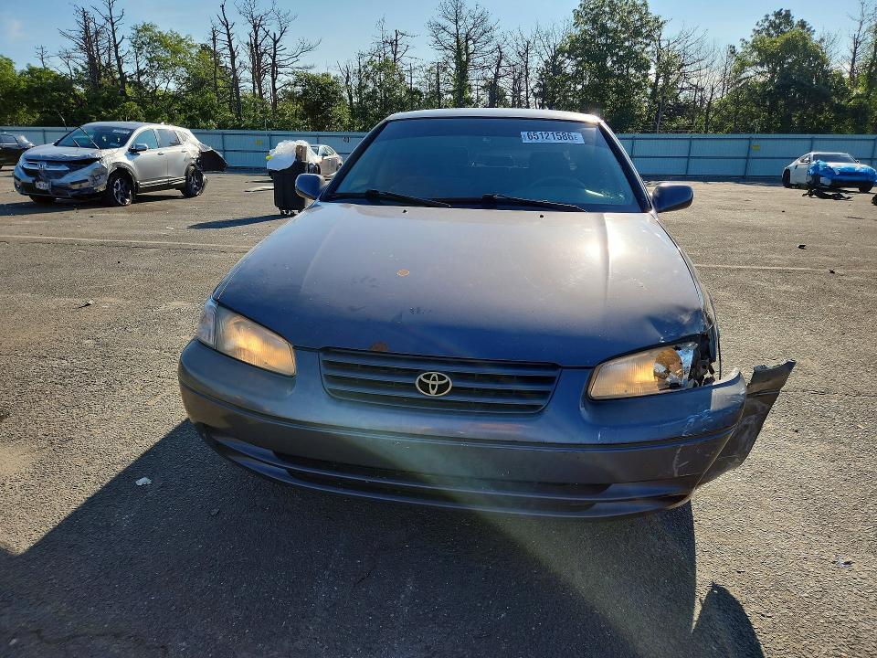 65121586 :رقم المزاد ، 4T1BF22K2WU073451 vin ، 1998 Toyota Camry مزاد بيع