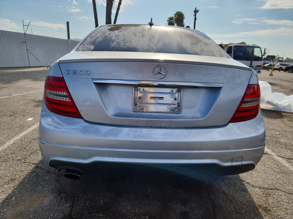 Продаж на аукціоні авто 2012 Mercedes-benz C, vin: WDDGF4HBXCA615864, номер лоту: 64518996