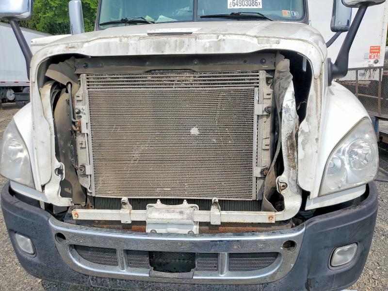 Продажа на аукционе авто 2011 Freightliner Cascadia, vin: 1FUJGLBG8BSAW3765, номер лота: 64903086