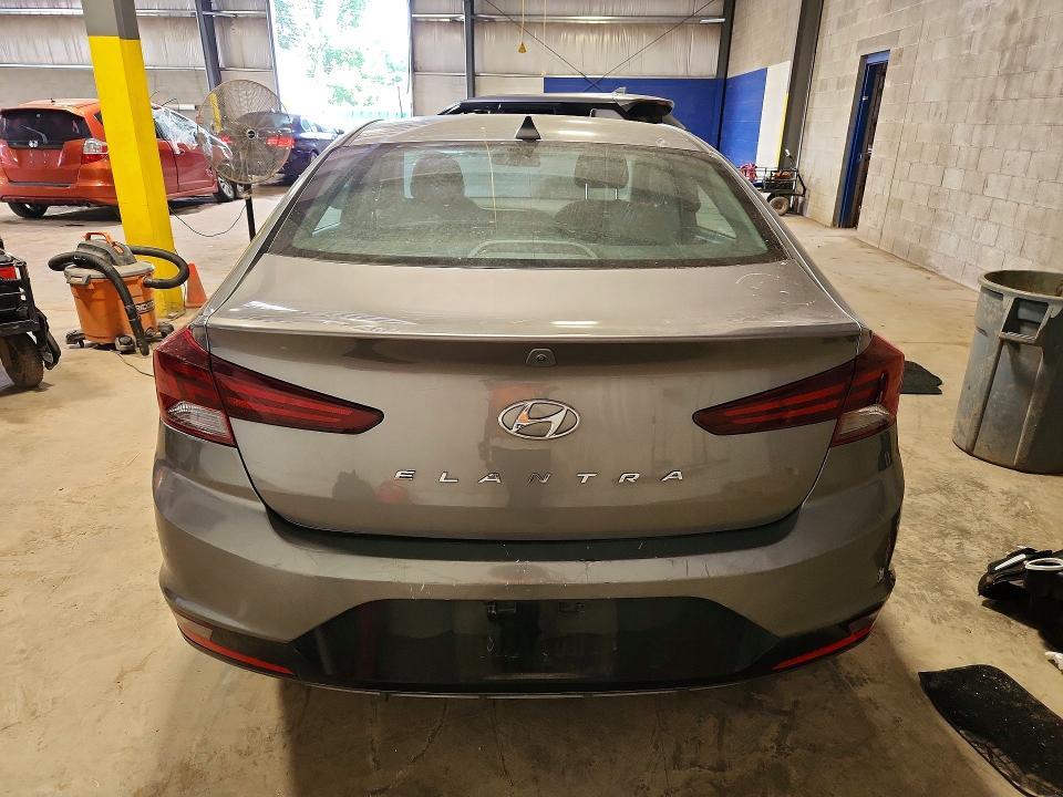 64629456 :رقم المزاد ، 5NPD84LF0KH484968 vin ، 2019 Hyundai Elantra مزاد بيع