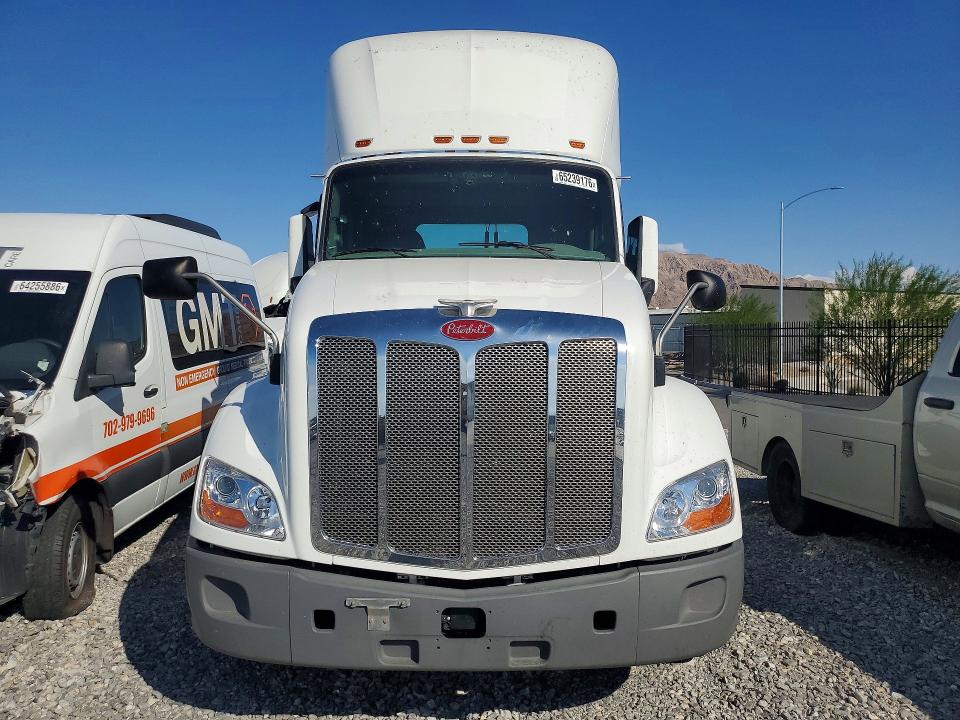 Продаж на аукціоні авто 2020 Peterbilt 579, vin: 1XPBA48X9LD685710, номер лоту: 65239176