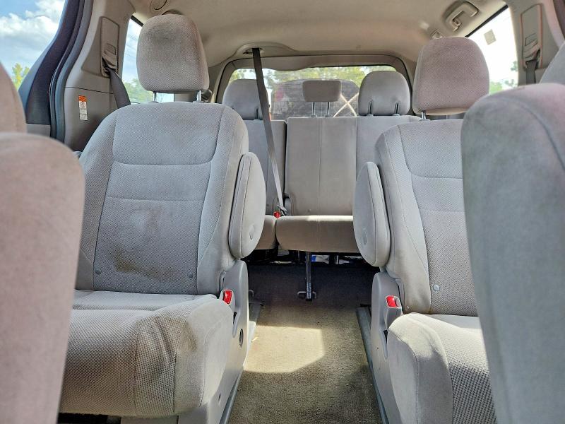 65208606 :رقم المزاد ، 5TDZZ3DC0JS959545 vin ، 2018 Toyota Sienna مزاد بيع