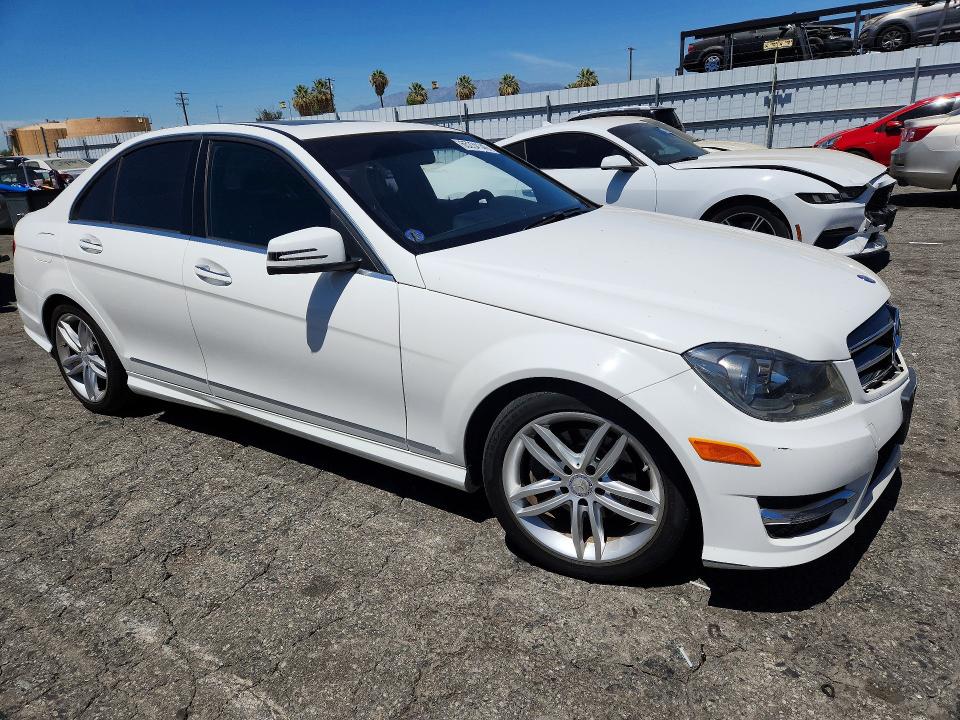 2014 Mercedes-benz C მანქანა იყიდება აუქციონზე, vin: WDDGF4HBXEG252630, აუქციონის ნომერი: 65234146