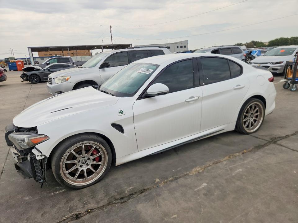 66636586 :رقم المزاد ، ZARFAEAV3H7549893 vin ، 2017 Alfa Romeo Giulia مزاد بيع