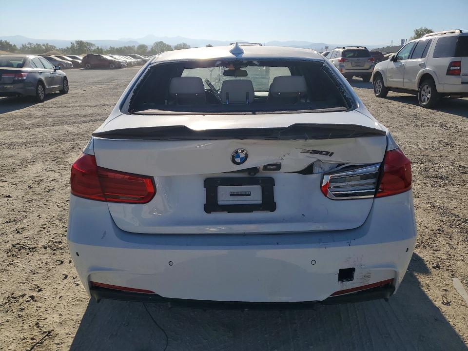 62434946 :رقم المزاد ، WBA8B9G56JNU99441 vin ، 2018 Bmw 330 مزاد بيع
