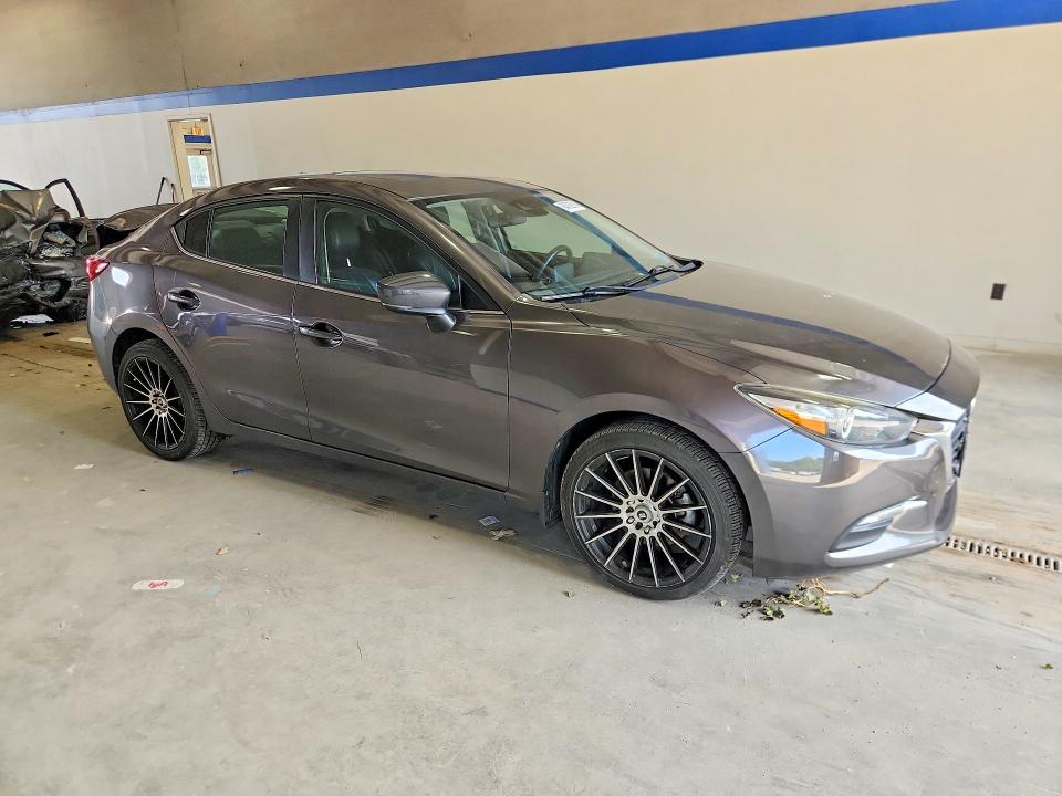 64762516 :رقم المزاد ، 3MZBN1V31JM242097 vin ، 2018 Mazda 3 مزاد بيع