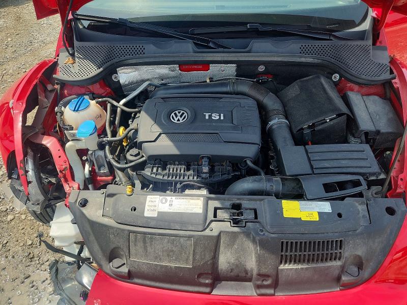2015 Volkswagen Beetle მანქანა იყიდება აუქციონზე, vin: 3VW517ATXFM800828, აუქციონის ნომერი: 64803396