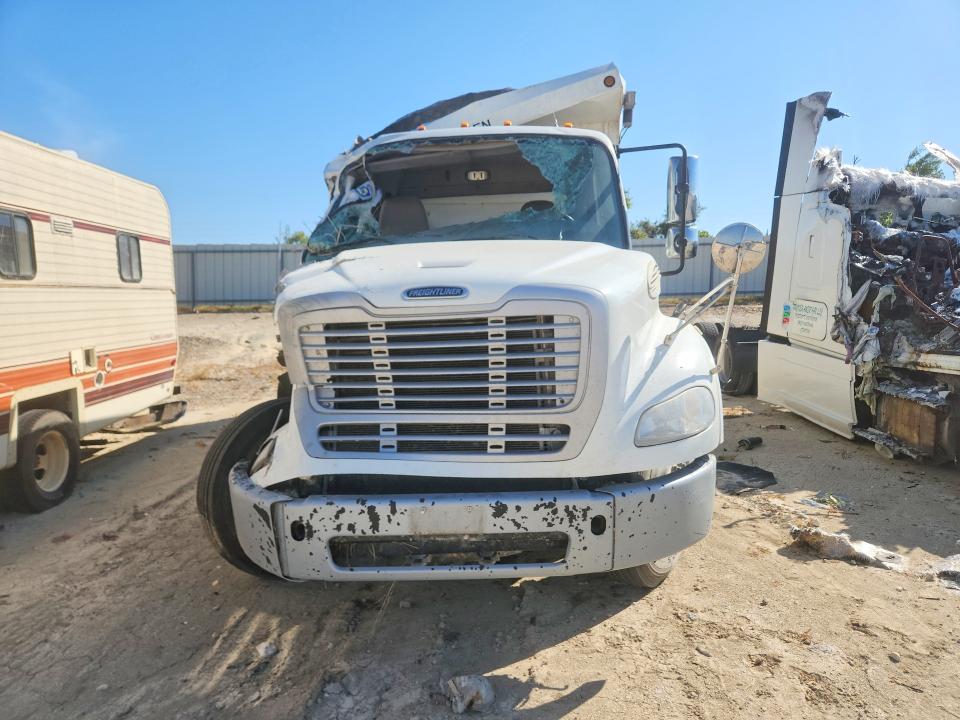 Продажа на аукционе авто 2015 Freightliner M2, vin: 1FVHC5DV7FHGS1105, номер лота: 65884076