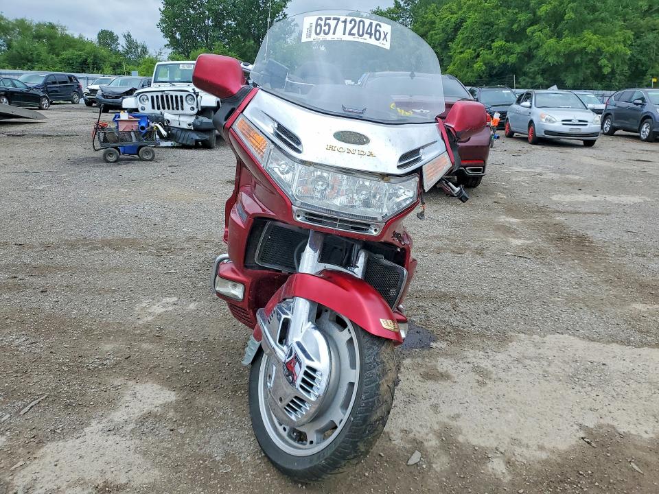 65712046 :رقم المزاد ، 1HFSC2227YA200072 vin ، 2000 Honda Gl1500 مزاد بيع
