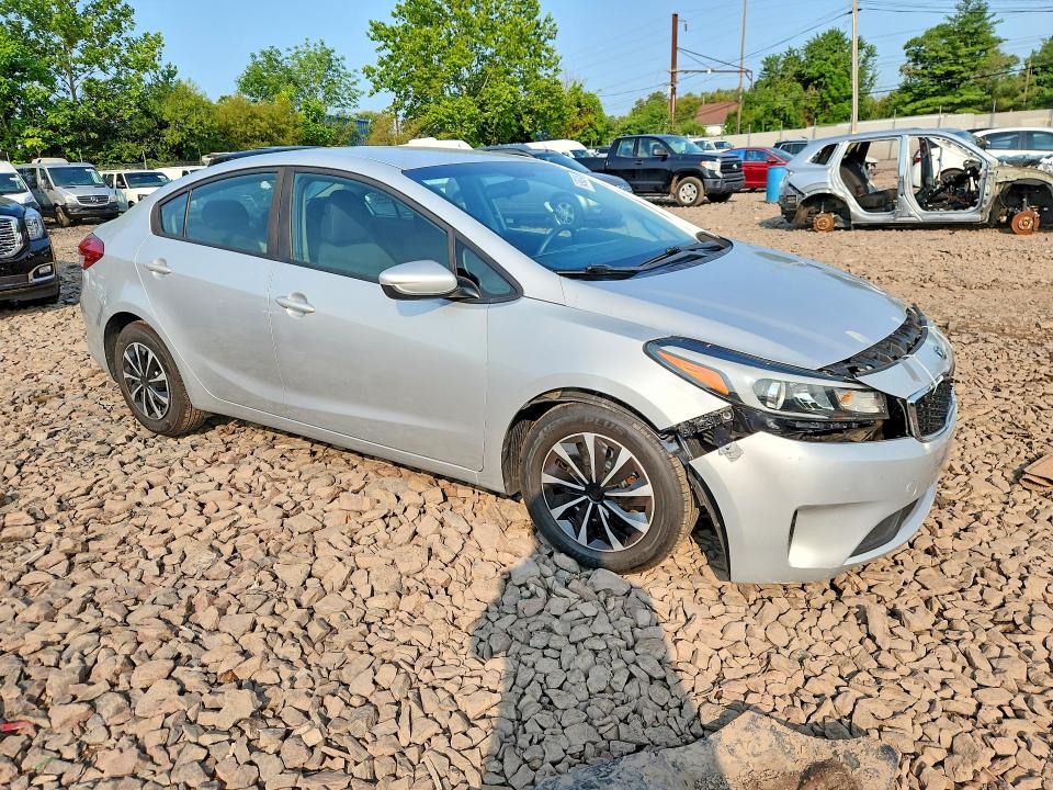 64960246 :رقم المزاد ، 3KPFK4A78JE284302 vin ، 2018 Kia Forte مزاد بيع