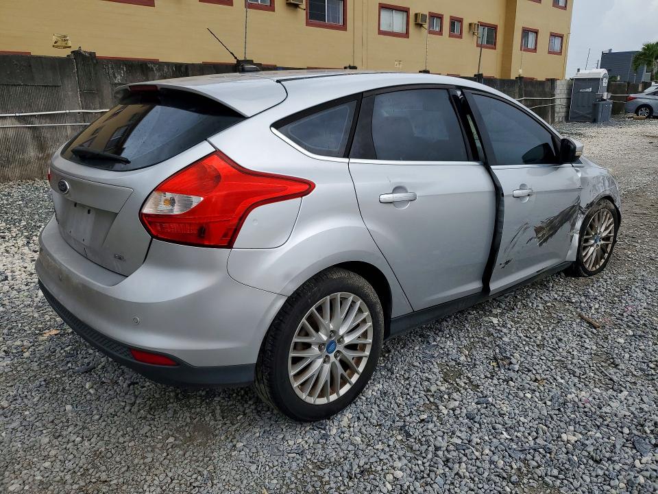67236306 :رقم المزاد ، 1FAHP3M22CL160563 vin ، 2012 Ford Focus مزاد بيع