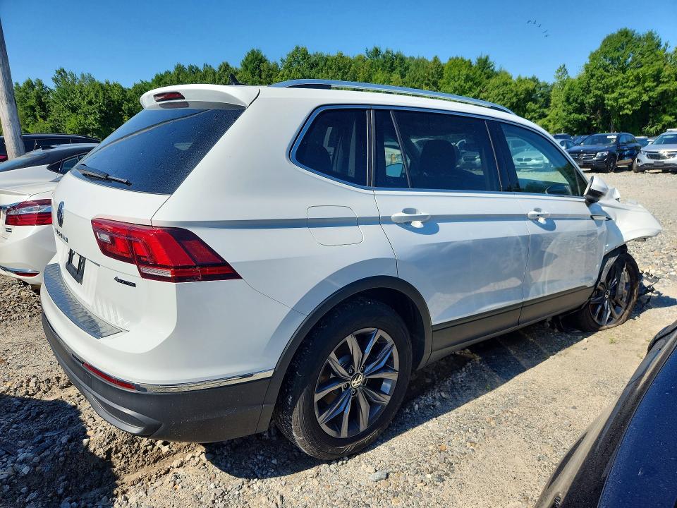 Продажа на аукционе авто 2022 Volkswagen Tiguan, vin: 3VV2B7AX2NM112859, номер лота: 62594096
