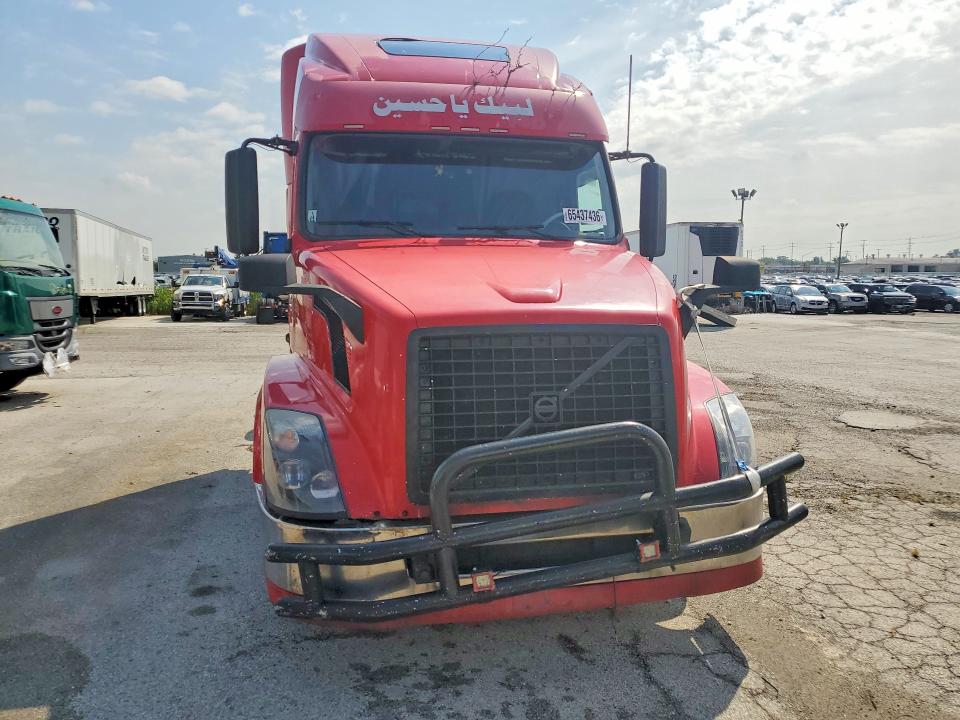 65437436 :رقم المزاد ، 4V4NC9THXBN533115 vin ، 2011 Volvo Vn مزاد بيع