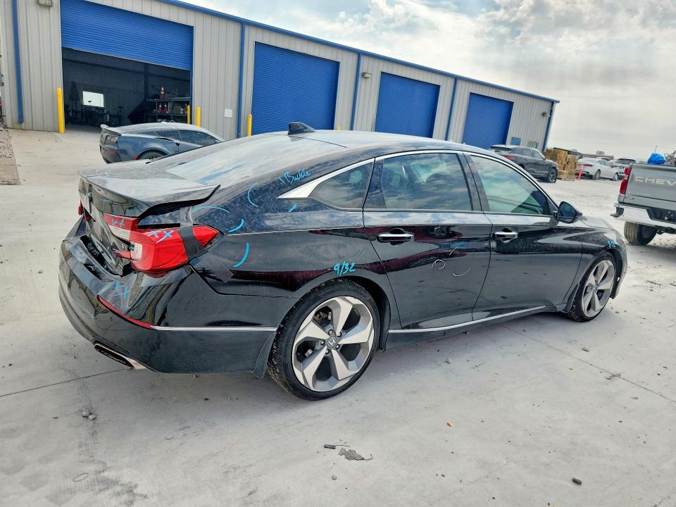 Продажа на аукционе авто 2018 Honda Accord, vin: 1HGCV1F96JA171049, номер лота: 66455686