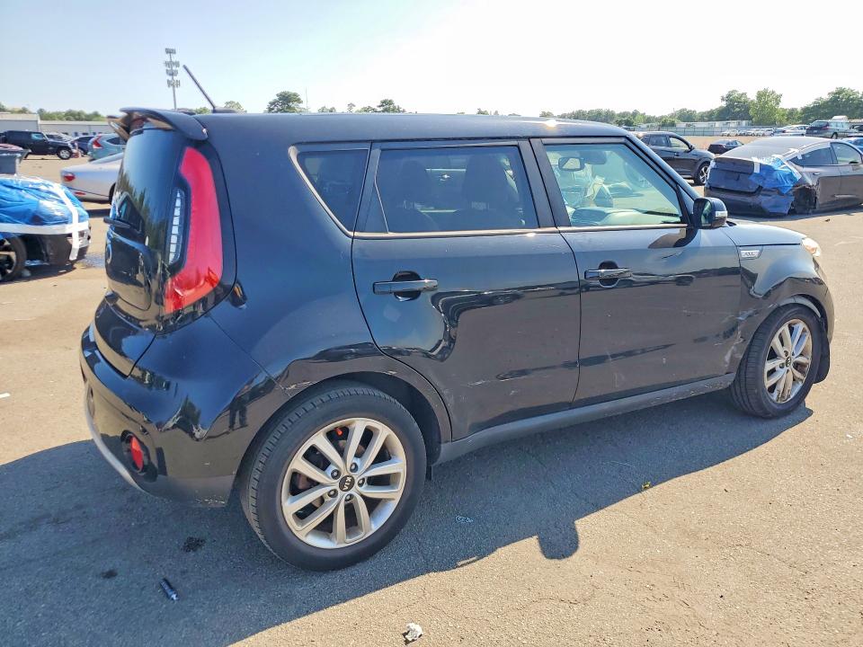 Продаж на аукціоні авто 2018 Kia Soul, vin: KNDJP3A51J7516596, номер лоту: 64289066