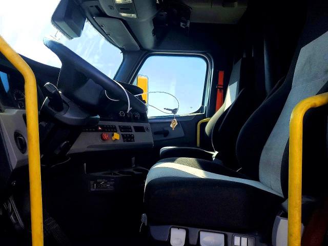 2022 Freightliner Cascadia 126 მანქანა იყიდება აუქციონზე, vin: 3AKJHHDR1NSMT3737, აუქციონის ნომერი: 65944566