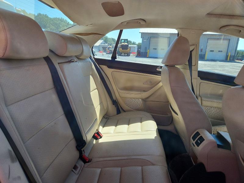 63090196 :رقم المزاد ، 3VWRZ7AJ0AM033654 vin ، 2010 Volkswagen Jetta مزاد بيع