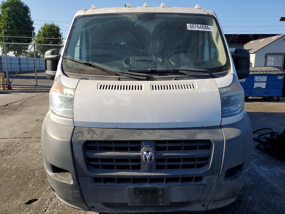 60764886 :رقم المزاد ، 3C6TRVAG3HE536317 vin ، 2017 Ram Promaster 1500 مزاد بيع