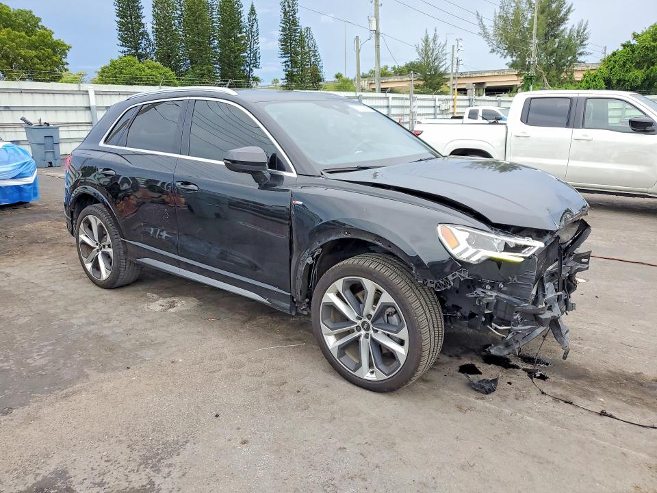63221946 :رقم المزاد ، WA1EECF38M1048737 vin ، 2021 Audi Q3 مزاد بيع