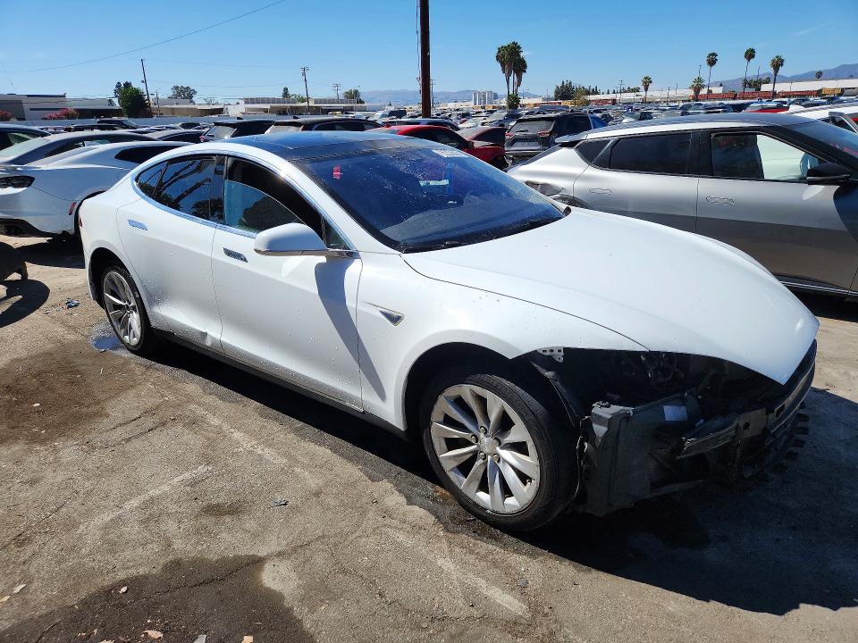 Продажа на аукционе авто 2016 Tesla Model S, vin: 5YJSA1E28GF134885, номер лота: 63940296