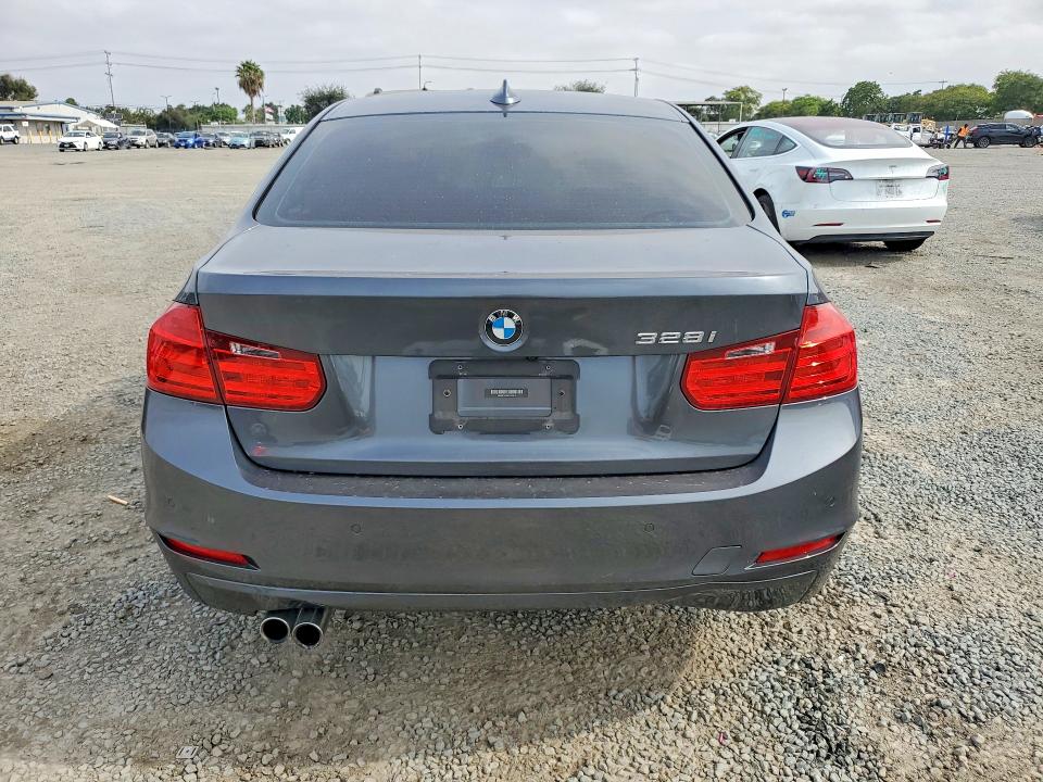 2015 Bmw 328 მანქანა იყიდება აუქციონზე, vin: WBA3C1C52FK120748, აუქციონის ნომერი: 63606436