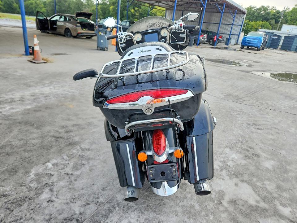Продаж на аукціоні авто 2017 Indian Motorcycle Co. Roadmaster, vin: 56KTRAAA6H3352665, номер лоту: 63727996