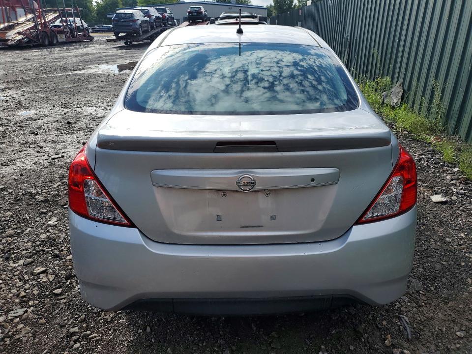 65349986 :رقم المزاد ، 3N1CN7AP6JK415856 vin ، 2018 Nissan Versa مزاد بيع